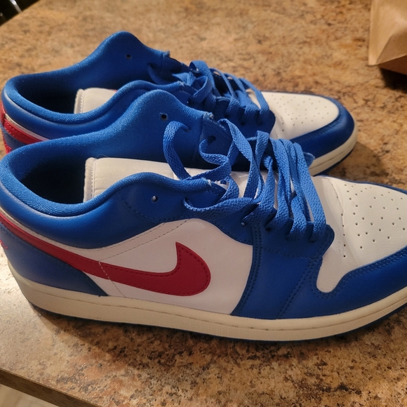 Low-Top Jordan 1s - Picture 3 of 8